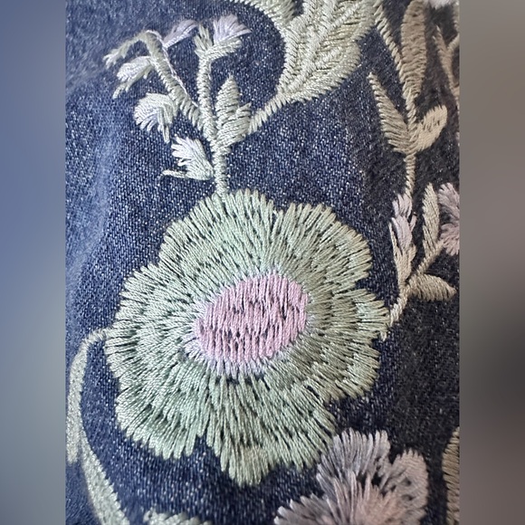 We the free Floral Embroidered Blue Jeans 🍬🫐🍬 - Picture 10 of 16